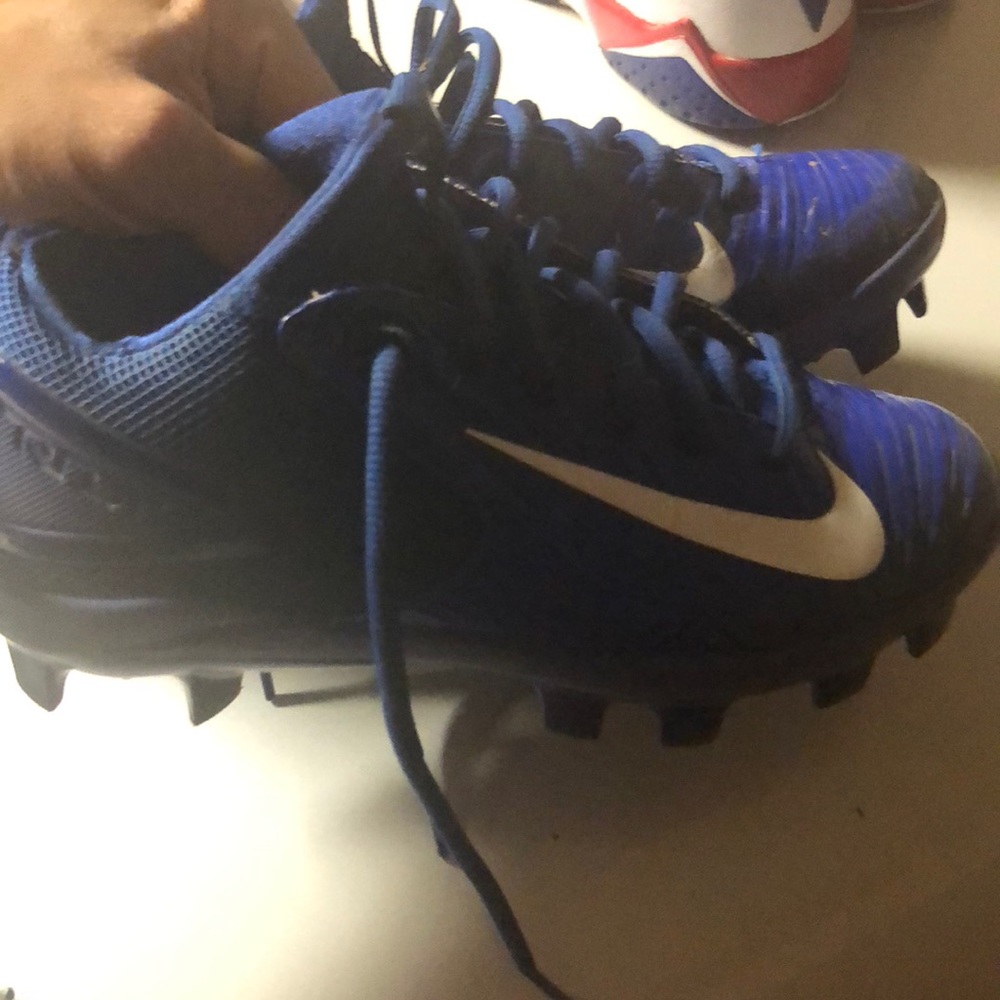 Boys baseball cleats